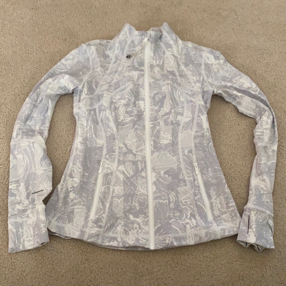 Lululemon Athletica Luxtreme Jacket Size 6 Light Grey and White